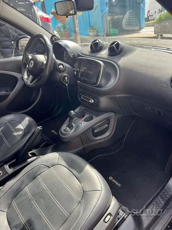 Usata Smart ForFour Passion 71 CV (52 kW) 2015 Grigio Utilitaria
