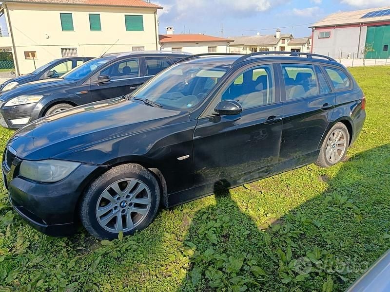 Usata BMW 318 142 CV (104 kW) 2007 Nero Station wagon