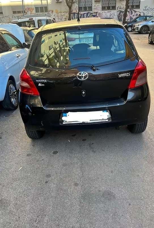 Usata Toyota Yaris Sol 87 CV (63 kW) 2007 Nero Utilitaria