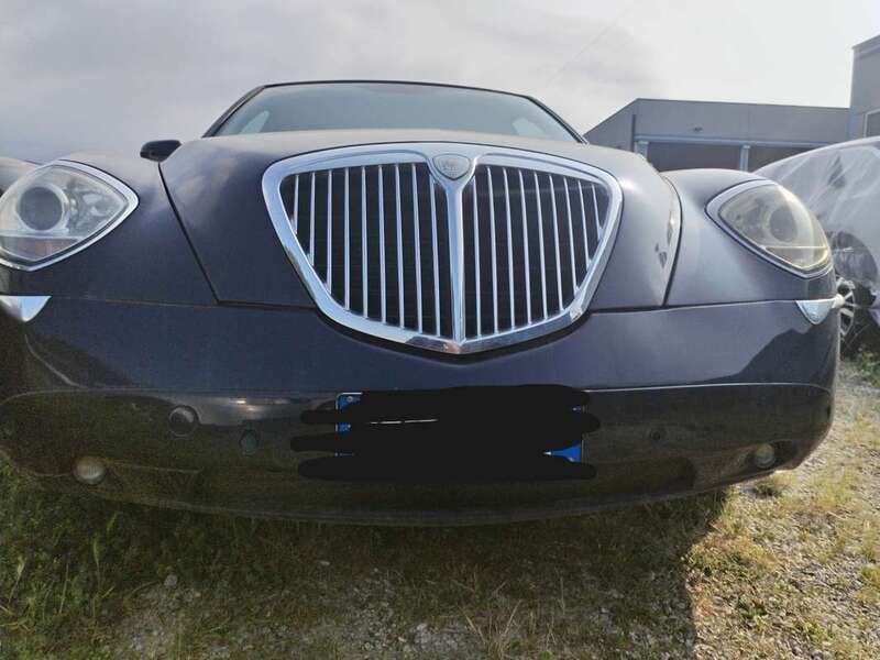 Blu/azzurro Usata 2003 Lancia Thesis Tre volumi | 2800 € (Buon prezzo) - Immagine 1/4