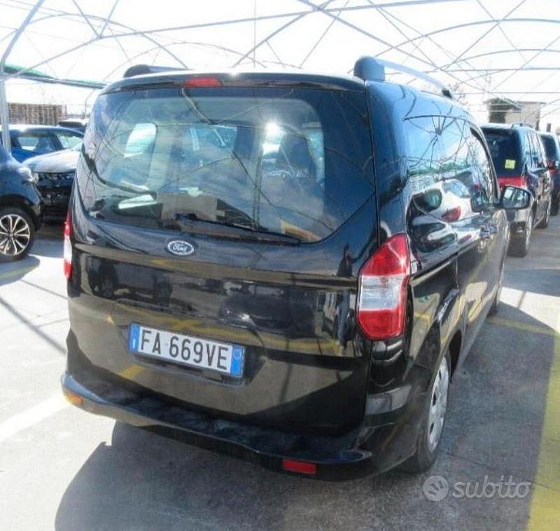 Usata Ford Tourneo Courier 75 CV (55 kW) 2015 Nero Monovolume