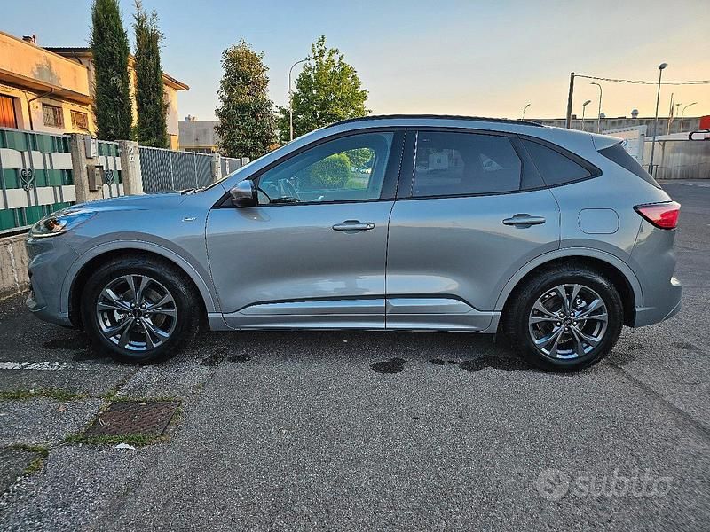 Usata Ford Kuga ST-Line 120 CV (88 kW) 2022 Grigio SUV