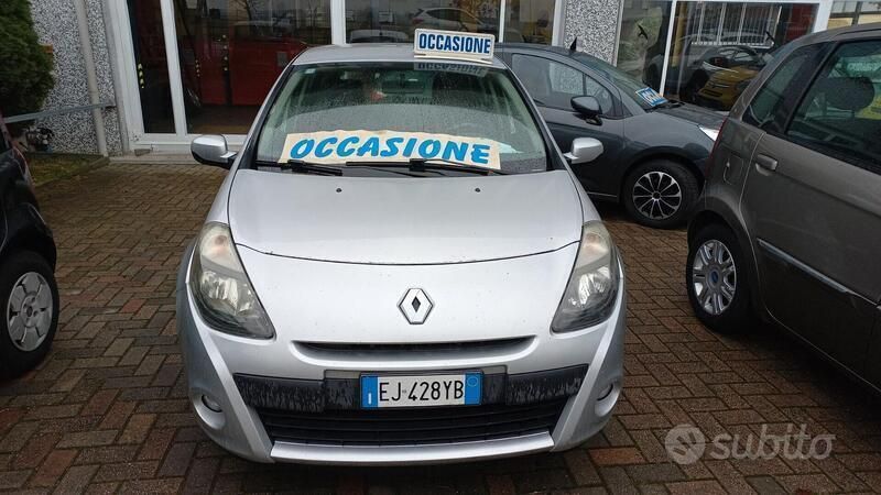 Usata Renault Clio II 75 CV (55 kW) 2011 Grigio Berlina