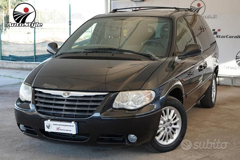 Usata Chrysler Voyager 143 CV (105 kW) 2006 Nero Monovolume