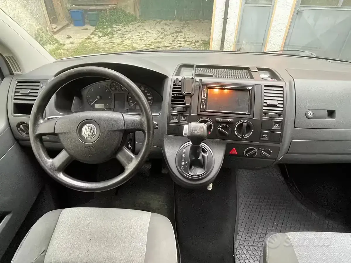 Usata VW Multivan 131 CV (96 kW) 2009 Grigio Monovolume