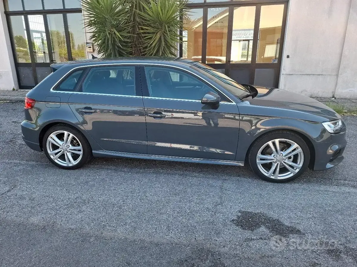 Usata Audi A3 S-Line 131 CV (96 kW) 2019 Grigio Berlina