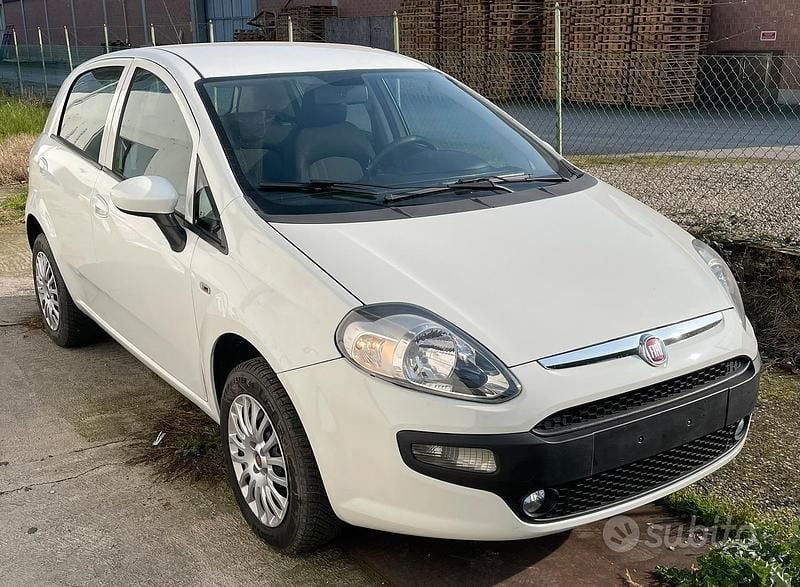 Usata Fiat Punto 77 CV (56 kW) 2013 Bianco Utilitaria