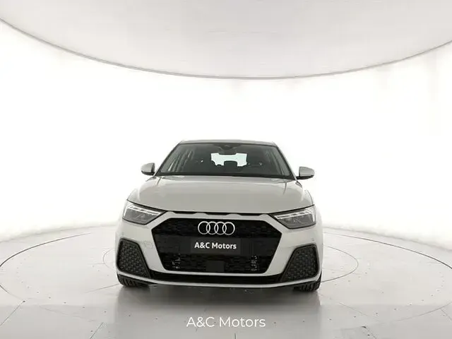 Usata Audi A1 Sportback Business 116 CV (85 kW) 2025 Argento rugiada metallizzato Utilitaria