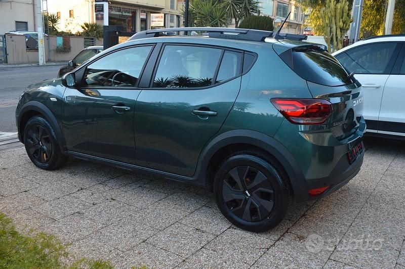 Usata Dacia Sandero Expression 100 CV (73 kW) 2025 Verde Utilitaria