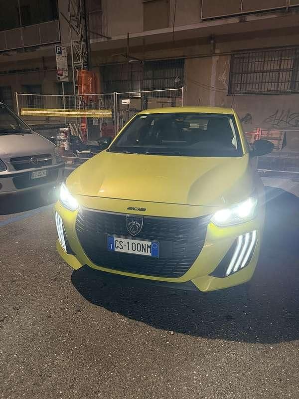 Usata Peugeot 208 Active 75 CV (55 kW) 2024 Verde Utilitaria