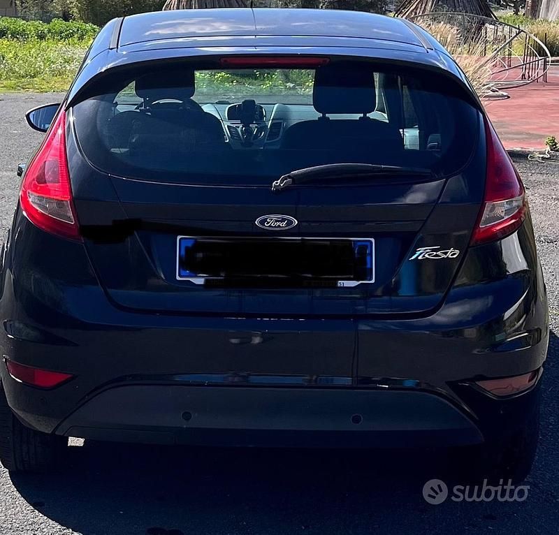 Begagnad Ford Fiesta 96 HK (70 kW) 2010 Svart Halvkombi