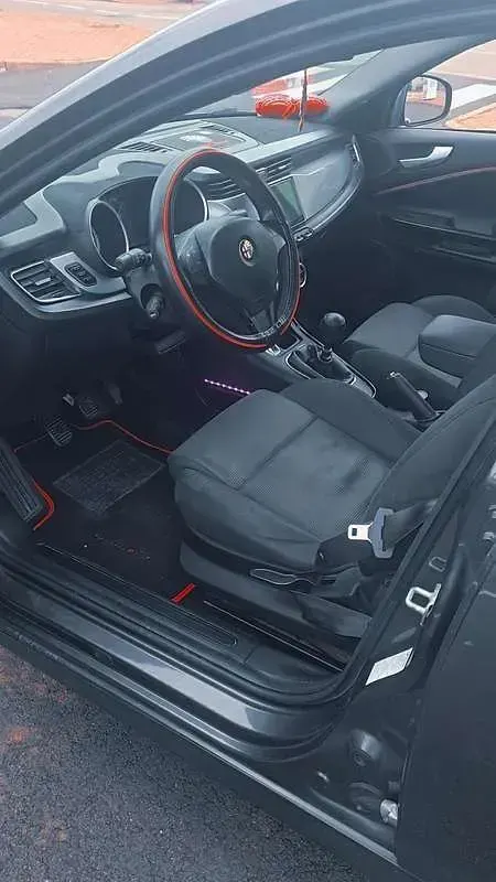 Usata Alfa Romeo Giulietta 105 CV (77 kW) 2013 Grigio Utilitaria