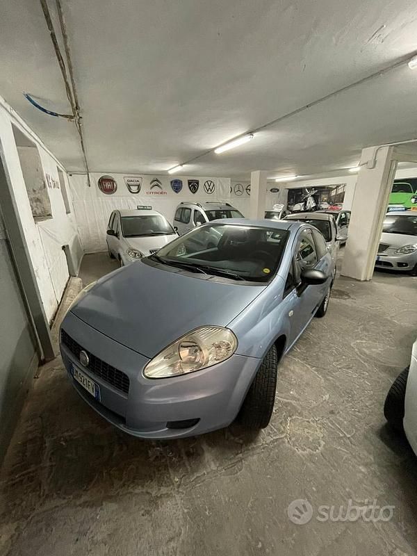 Blu Usata 2008 Fiat Grande Punto Active Due volumi | 2500 € (Buon prezzo) - Immagine 1/4