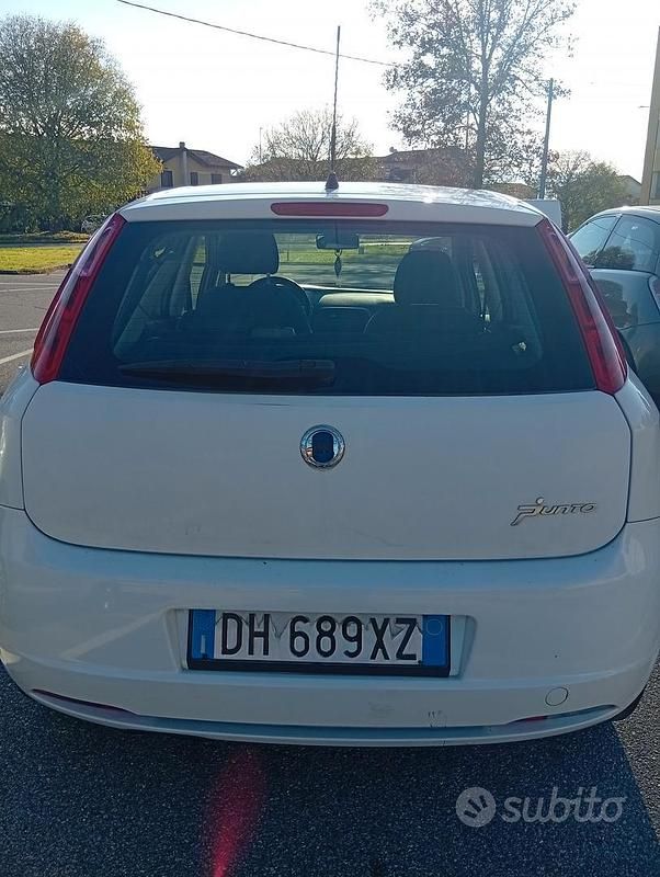 Bianco Usata 2007 Fiat Punto Tre volumi | 1800 € - Immagine 1/4