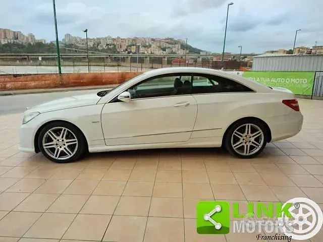 Usata Mercedes E250 Avantgarde 204 CV (150 kW) 2010 Bianco Coupé