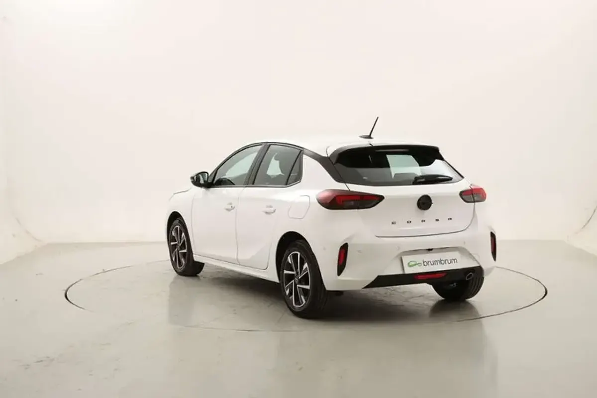 Usata Opel Corsa 101 CV (74 kW) 2025 Bianco Utilitaria
