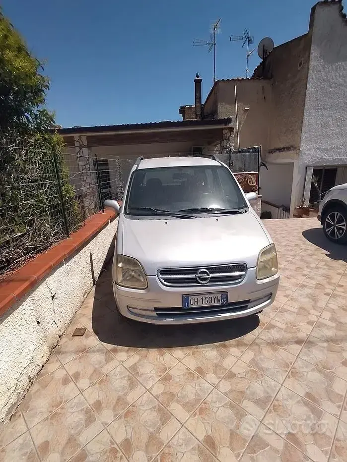 Usata Opel Agila 75 CV (55 kW) 2003 Grigio Monovolume