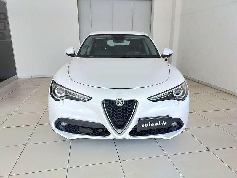 Usata Alfa Romeo Stelvio Executive 179 CV (131 kW) 2017 Bianco SUV