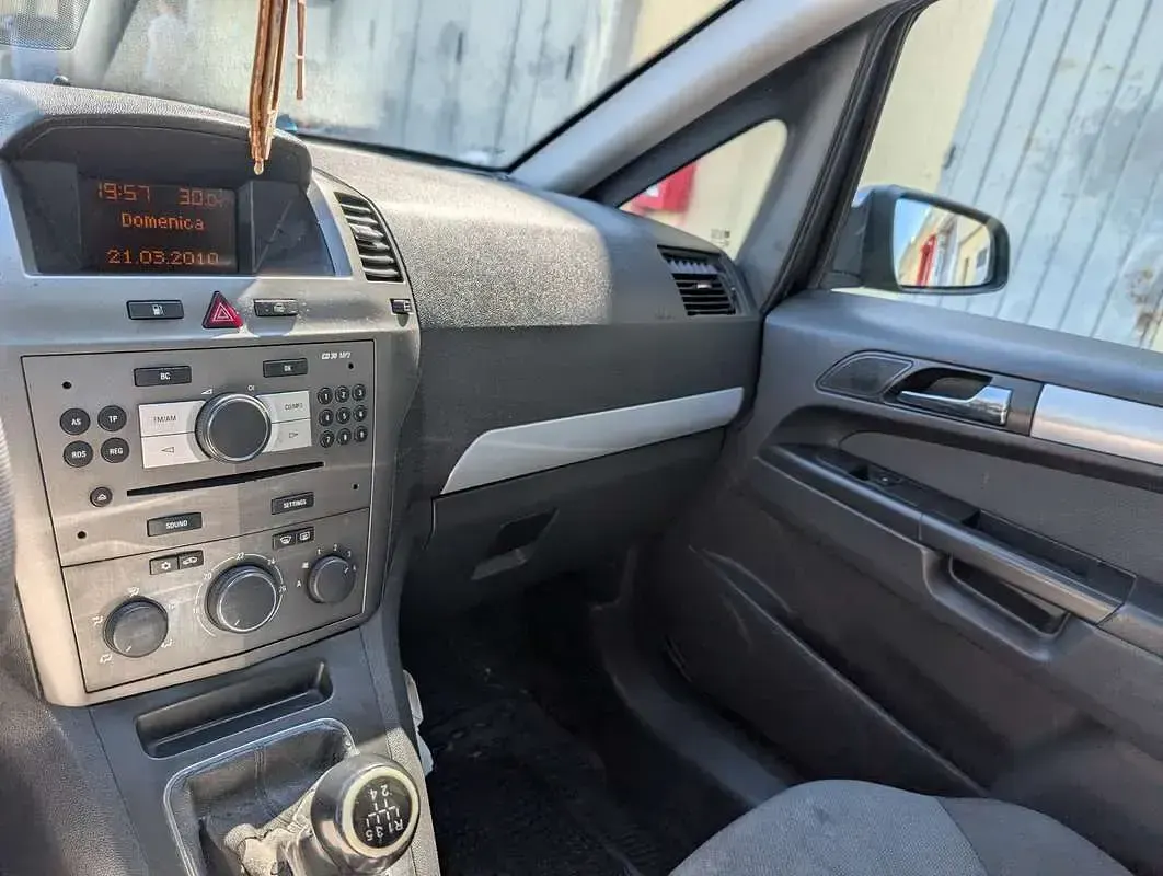 Usata Opel Zafira Elegance 97 CV (71 kW) 2007 Monovolume