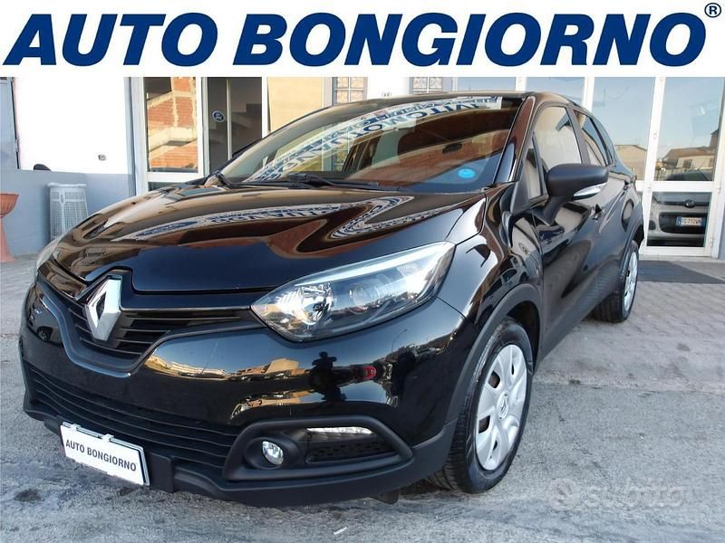 Usata Renault Captur Iconic 90 CV (66 kW) 2015 Viola SUV