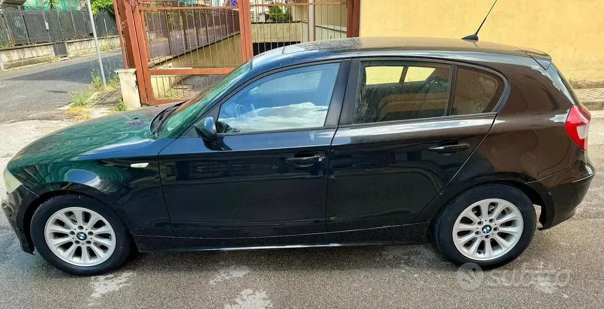 Usata BMW 118 122 CV (89 kW) 2004 Nero Utilitaria