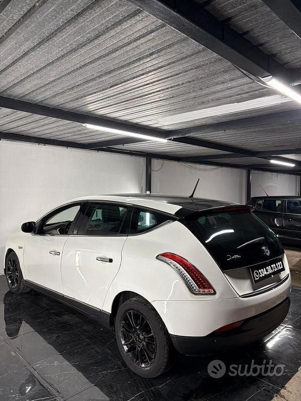 Usata Lancia Delta Gold 120 CV (88 kW) 2013 Bianco Utilitaria