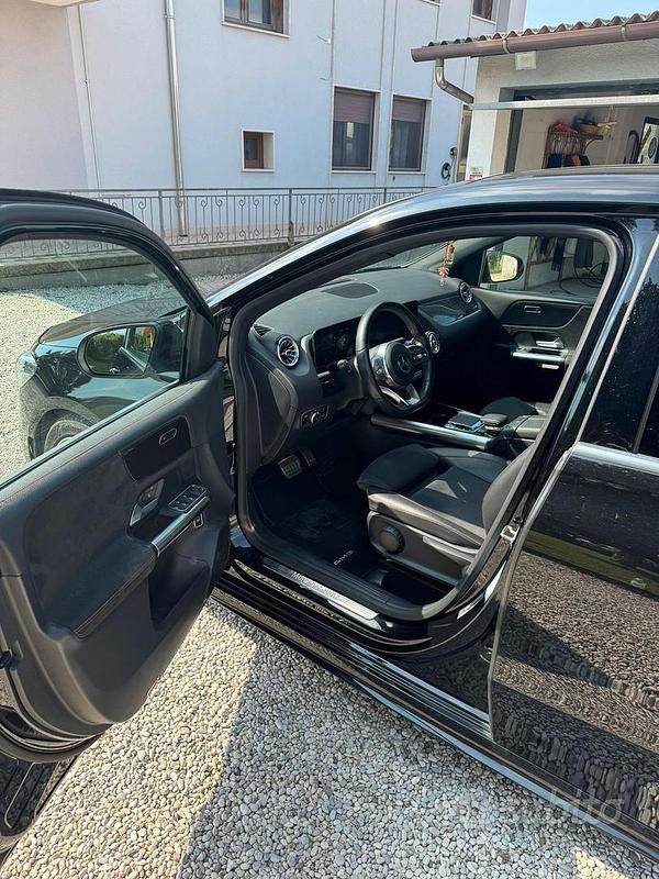 Usata Mercedes B180 116 CV (85 kW) 2019 Nero Utilitaria