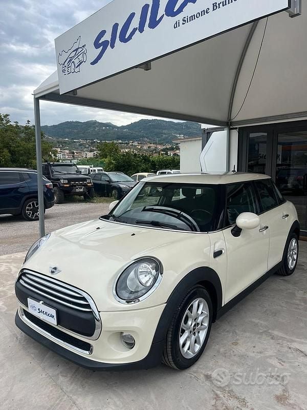 Begagnad Mini One D Hype 95 HK (69 kW) 2016 Beige Halvkombi