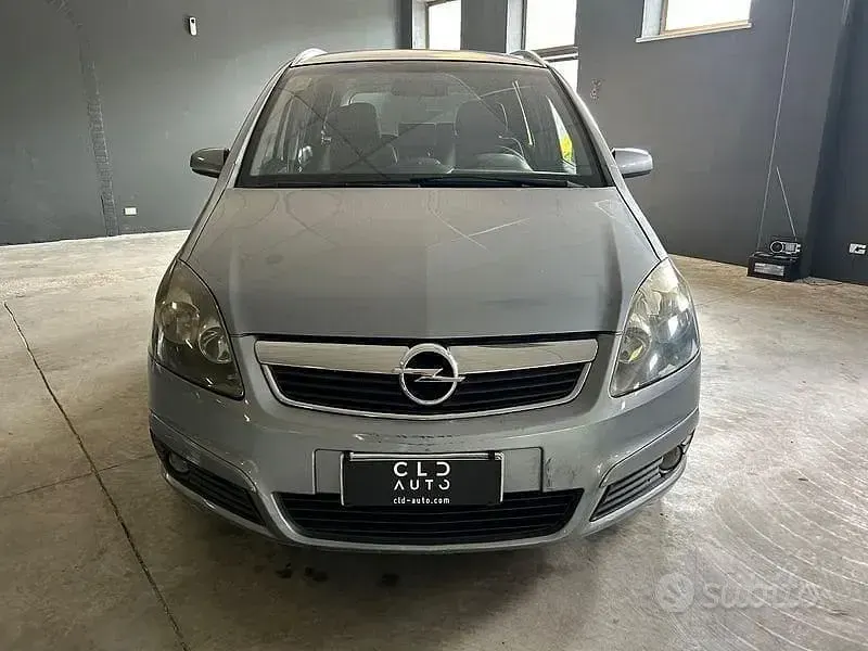 Usata Opel Zafira Cosmo 150 CV (110 kW) 2007 Grigio Monovolume