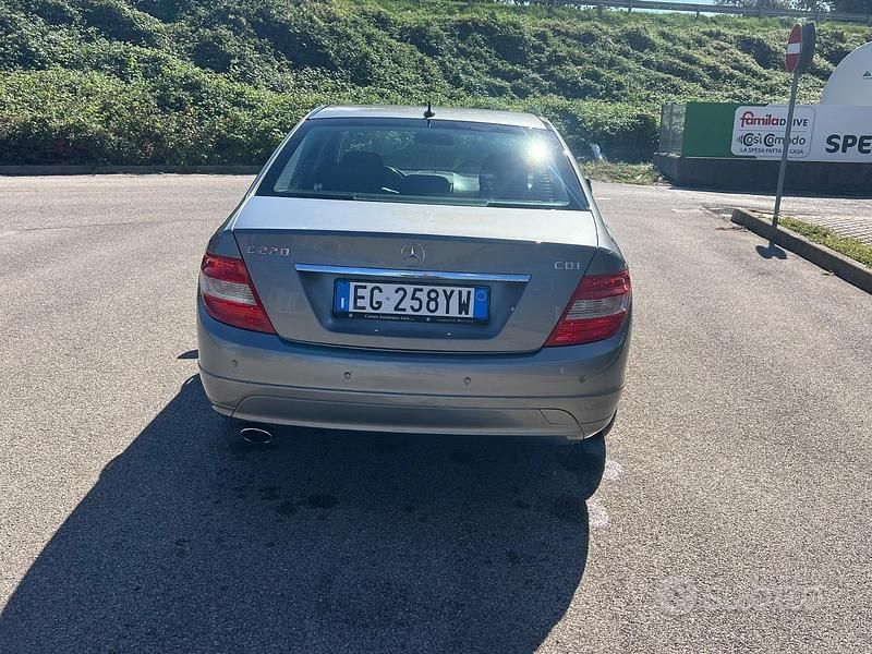Usata Mercedes C220 170 CV (125 kW) 2011 Grigio Berlina