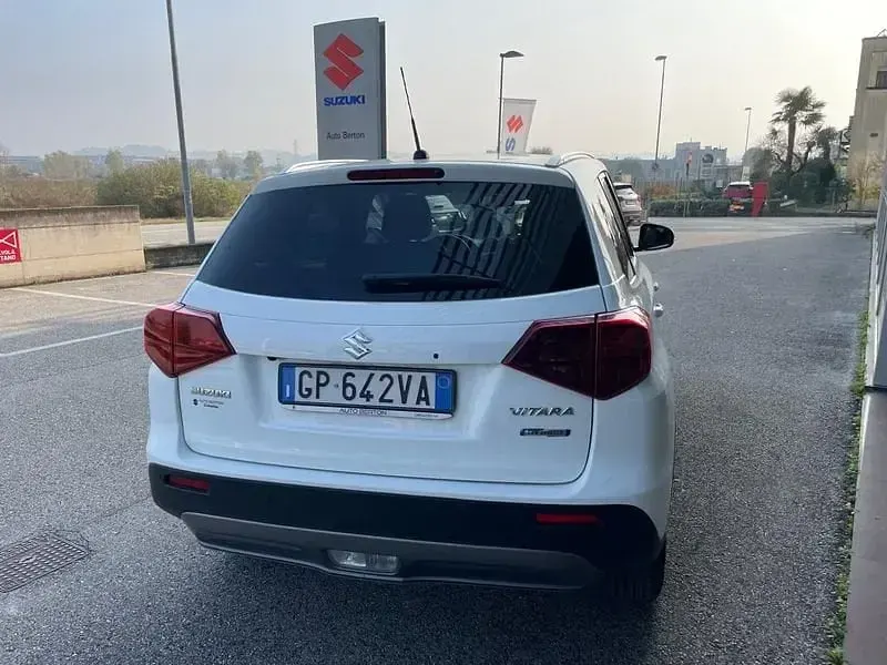 Usata Suzuki Vitara 129 CV (94 kW) 2023 Bianco SUV
