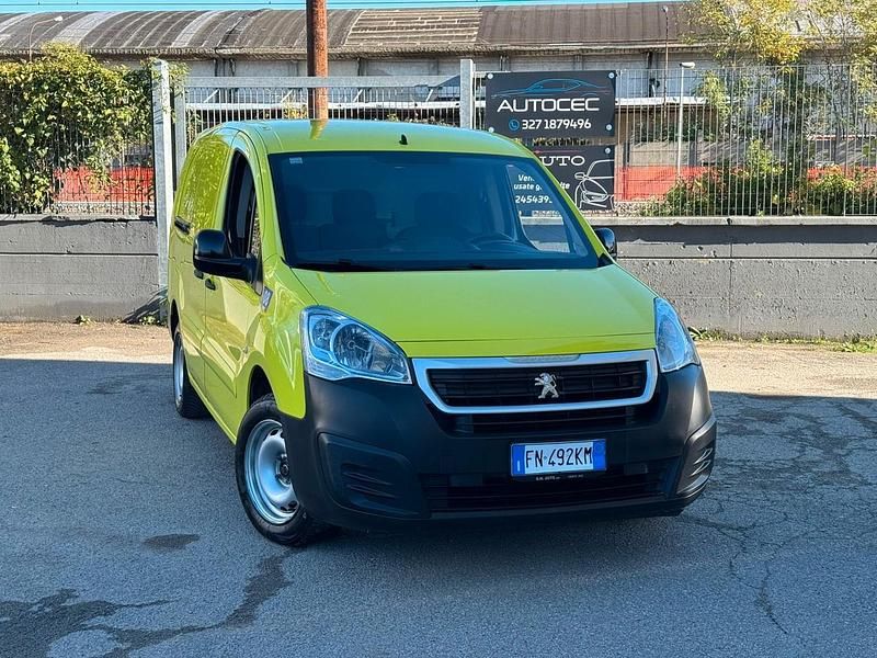 Giallo Usata 2018 Peugeot Partner Tepee Active Monovolume | 9000 € (Buon prezzo) - Immagine 1/4