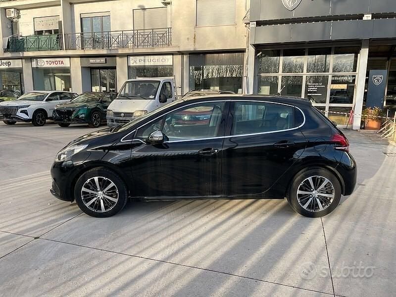 Usata Peugeot 208 Active 75 CV (55 kW) 2017 Other Utilitaria