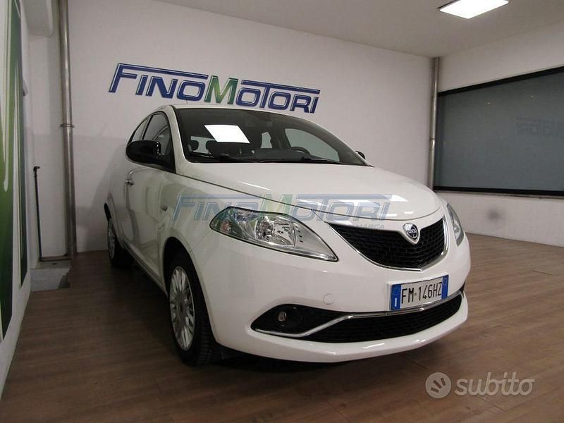 Usata Lancia Ypsilon Gold 69 CV (50 kW) 2017 Bianco Utilitaria