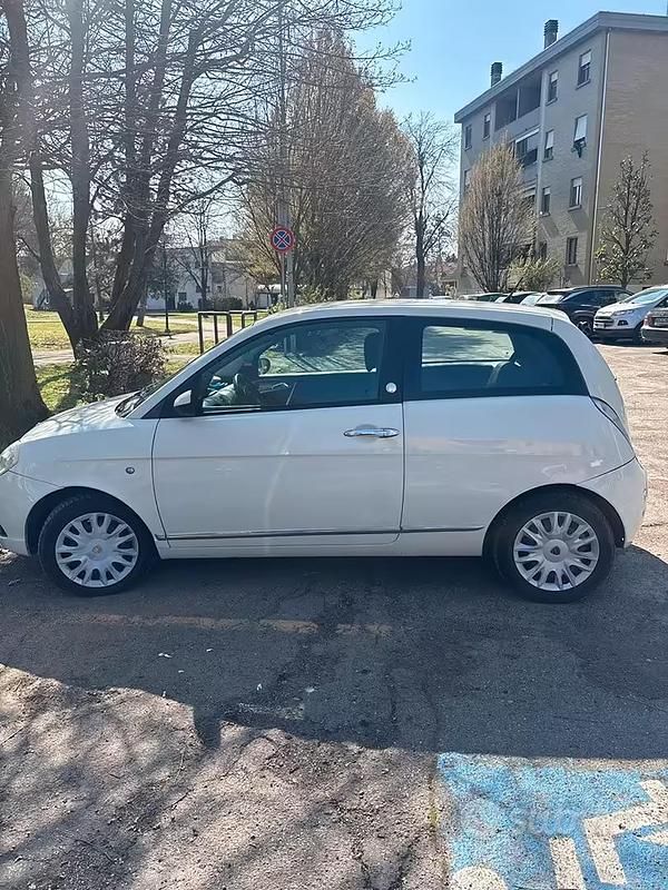Usata Lancia Ypsilon 77 CV (56 kW) 2010 Bianco Utilitaria