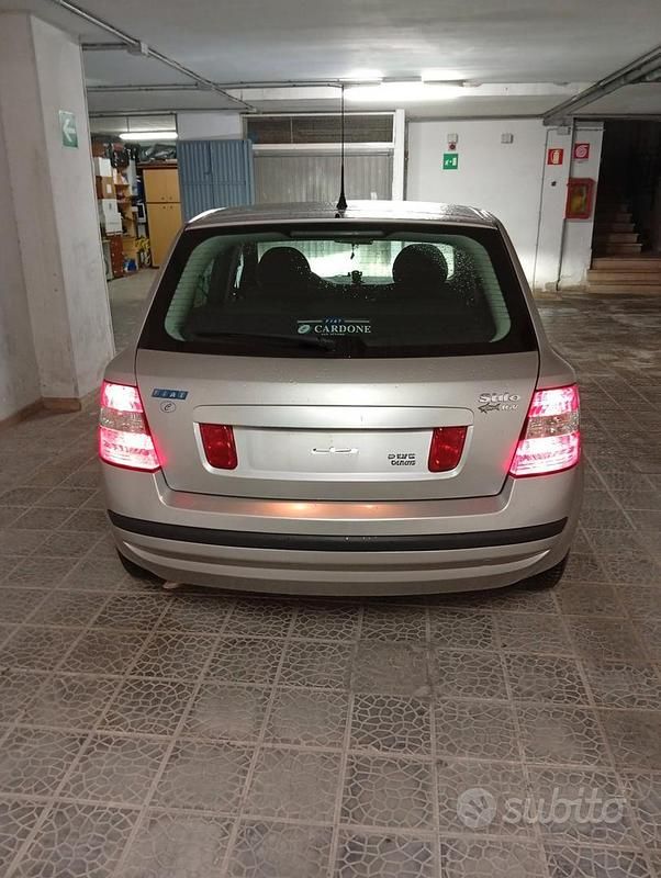 Usata Fiat Stilo 103 CV (75 kW) 2002 Grigio Berlina