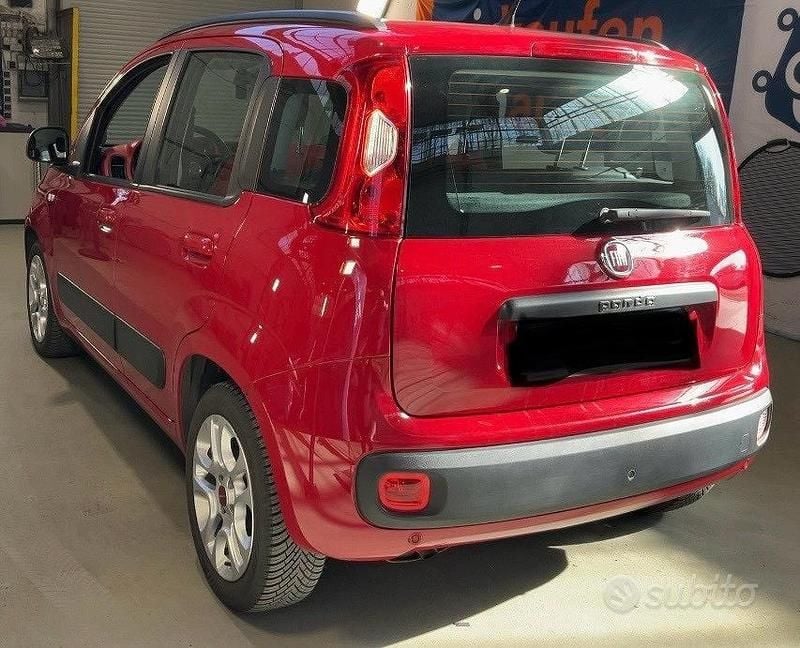 Usata Fiat Panda Lounge 69 CV (50 kW) 2014 Rosso Utilitaria
