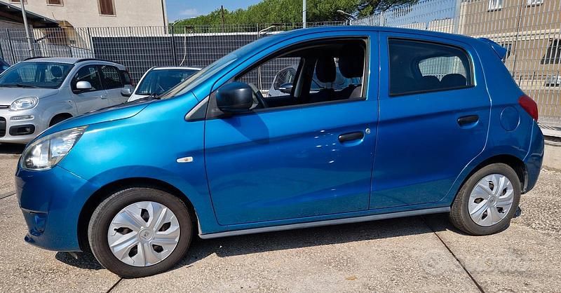 Usata Mitsubishi Space Star Intense 71 CV (52 kW) 2014 Blu Berlina