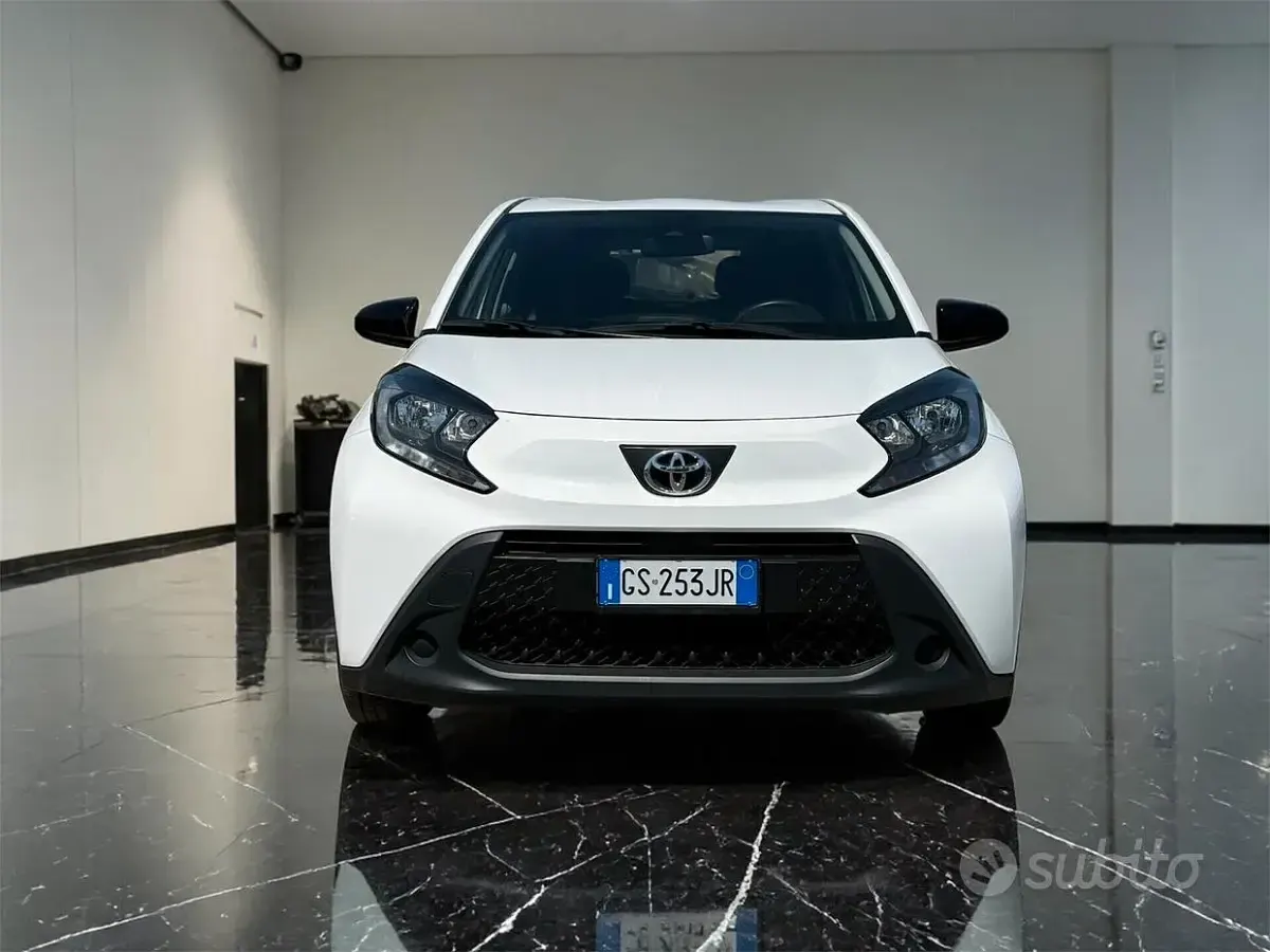 Usata Toyota Aygo X Active 72 CV (52 kW) 2023 Bianco pastello SUV