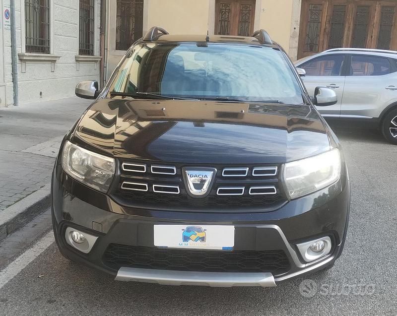 Usata Dacia Sandero Stepway 90 CV (66 kW) 2017 Nero Berlina