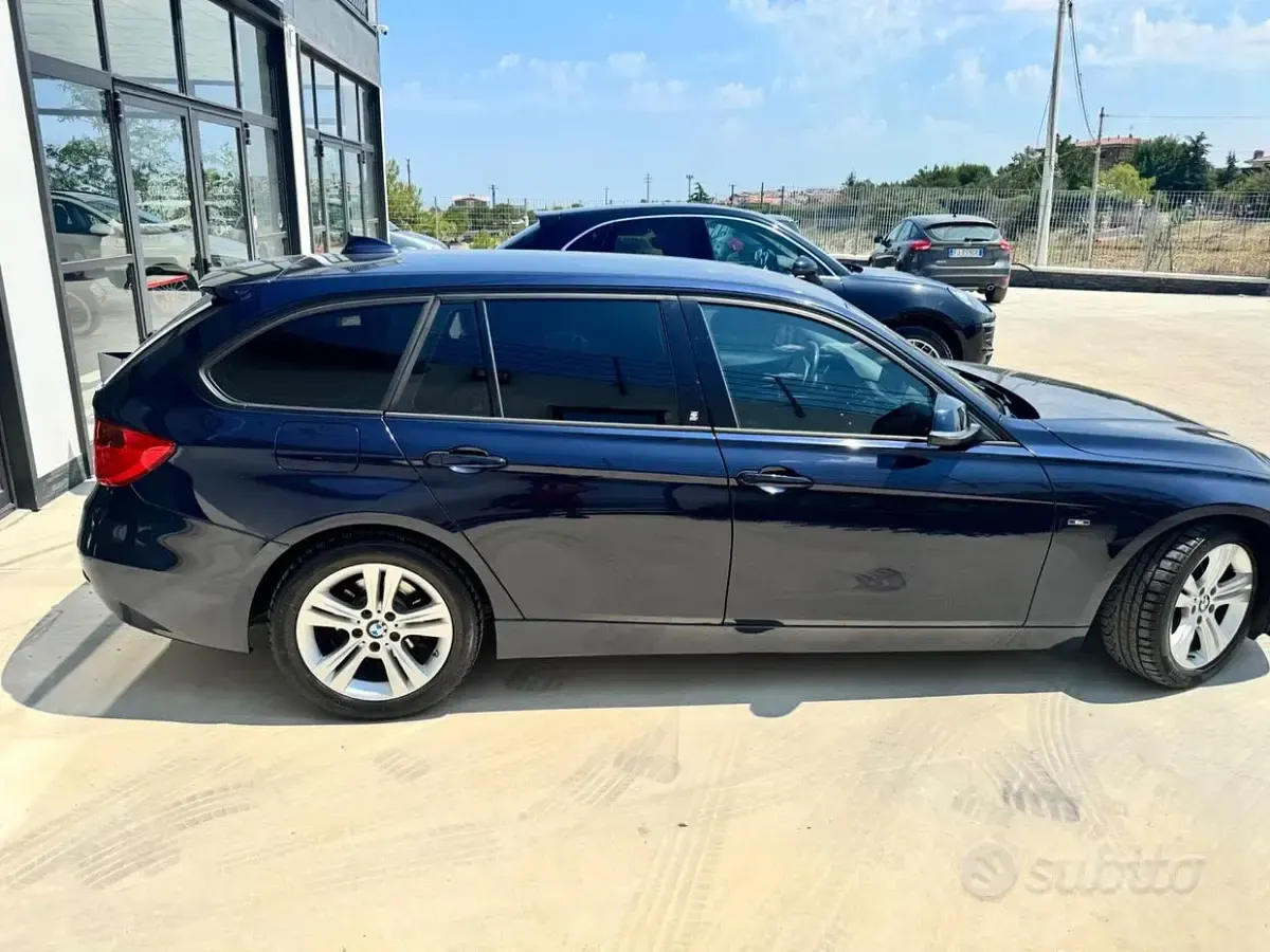 Usata BMW 316 Sport Line 116 CV (85 kW) 2015 Blu Station wagon