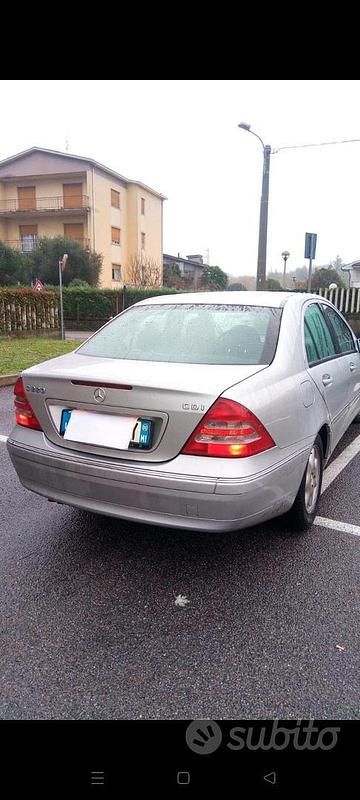 Usata Mercedes C220 147 CV (108 kW) 2000 Grigio Berlina