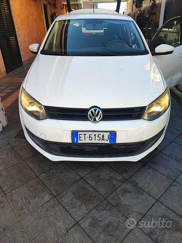 Käytetty VW Polo 64 HP (47 kW) 2013 Valkoinen Viistoperä