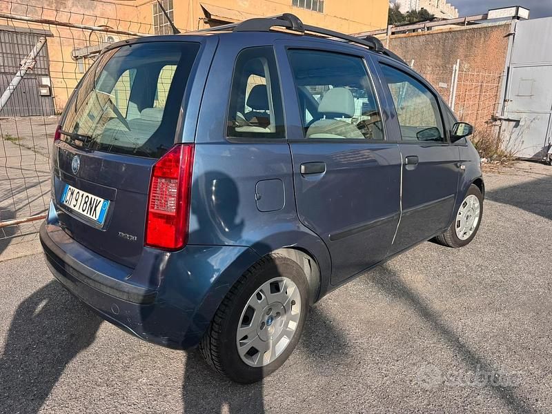 Usata Fiat Idea Emotion 70 CV (51 kW) 2004 Blu Monovolume