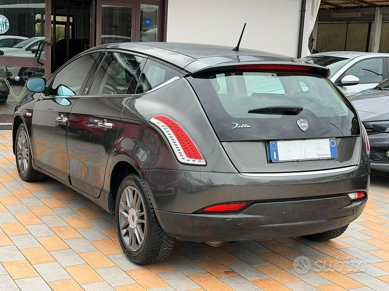 Usata Lancia Delta 120 CV (88 kW) 2008 Grigio Utilitaria