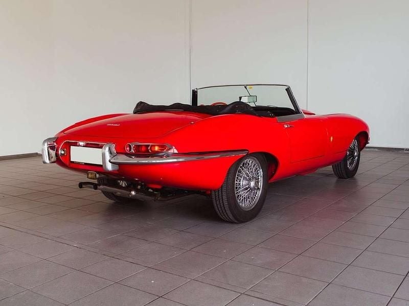 Usata Jaguar E-Type 265 CV (194 kW) 1963 Rosso Cabrio