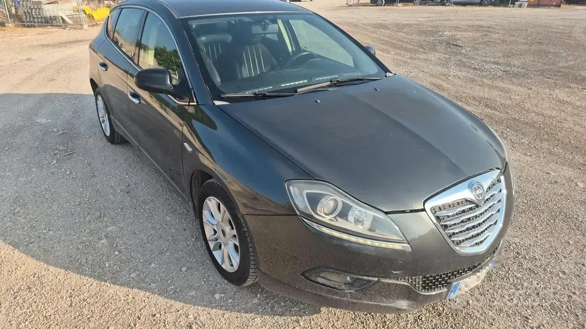 Usata Lancia Delta Gold 120 CV (88 kW) 2012 Grigio Utilitaria
