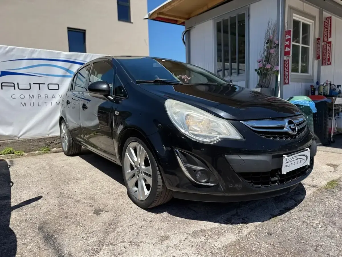 Usata Opel Corsa Cosmo 95 CV (69 kW) 2011 Nero Utilitaria