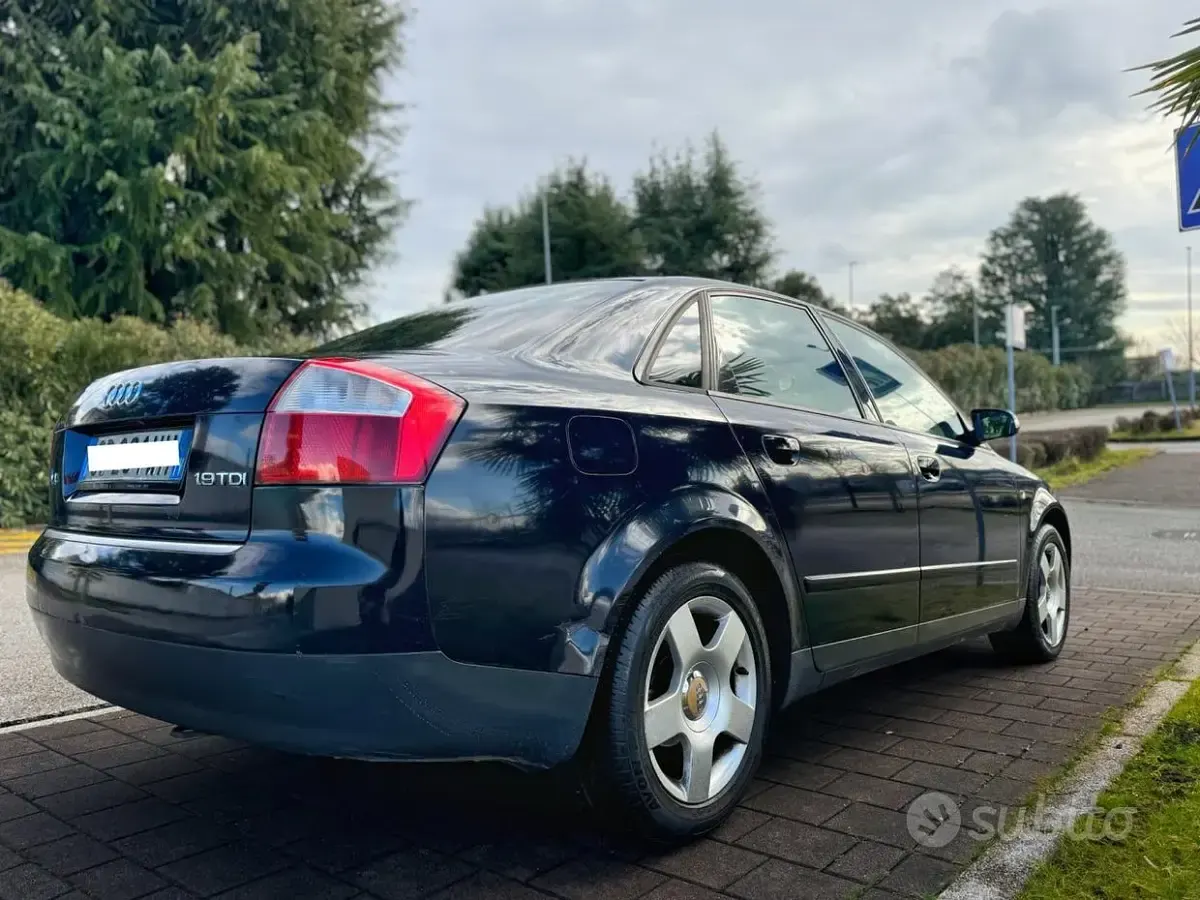 Usata Audi A4 130 CV (95 kW) 2003 Bluazzurro Berlina