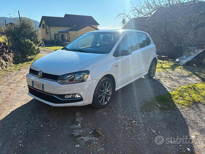 Begagnad VW Polo 90 HK (66 kW) 2015 Vit Halvkombi